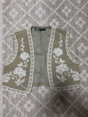 Zara Olive Embroidered Floral Open Vest